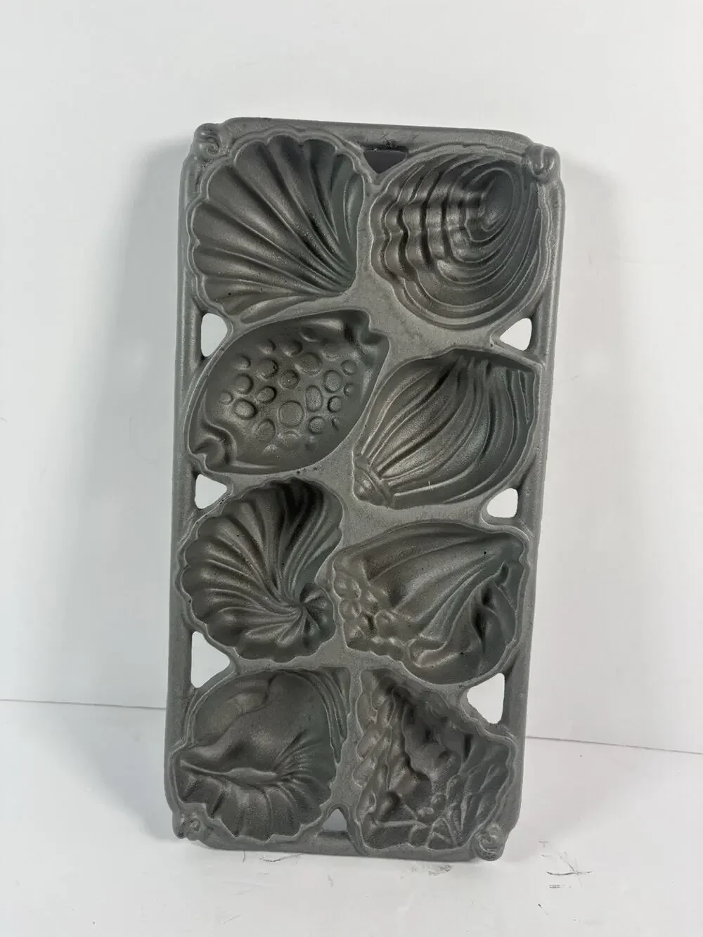 John Wright Co Cast Iron 1989 Seashell Baking Cake Bread Pan Mold USA